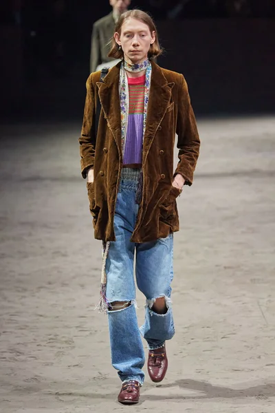 Look 38